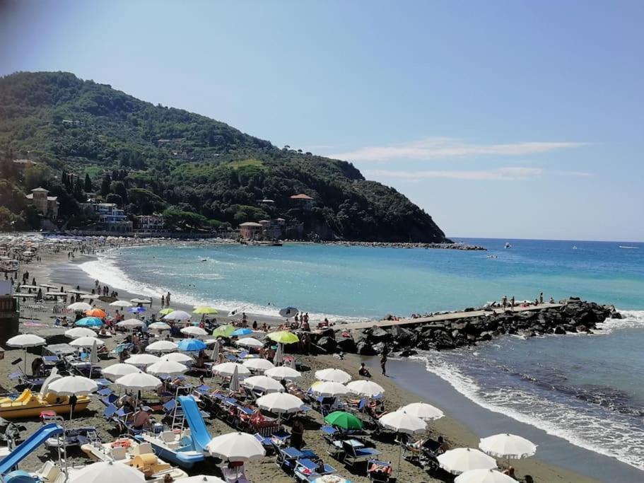 Beatrice Nel Centro Di Levanto Exterior photo